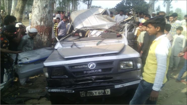 Photo of बिजनौर -चांदपुर राष्ट्रीय राजमार्ग पर हुए सडक हादसे में पांच लोगो की मौत.