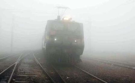 Photo of कोहरे ने रोकी ट्रेनों की रफ़्तार, अगले दो दिन 14 ट्रेनें रहेंगी रद्द.