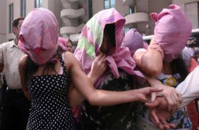 Photo of स्पा के आड़ में चल रहा था देह व्यापार , 12 विदेशी लड़कियां हुई गिरफ्तार